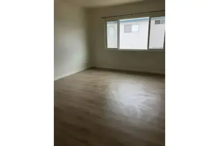 LOS ANGELES 2 RECS APTS. image 1