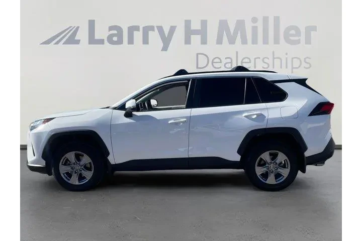 Toyota RAV4 2024 XLE 4dr SUV image 2