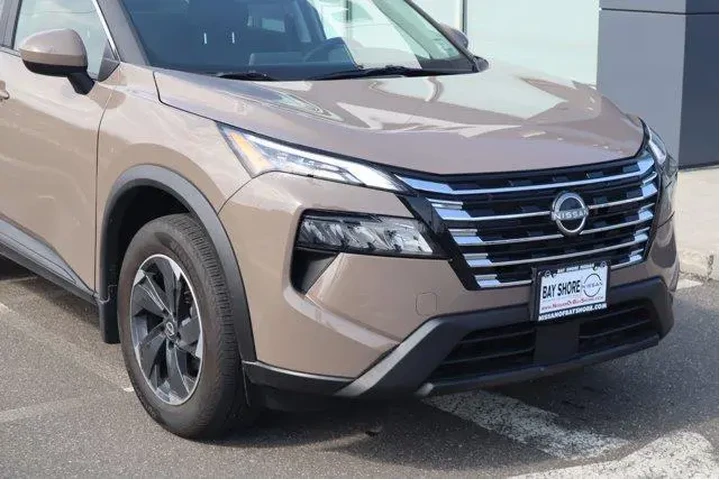 $23232 : Nissan Rogue 2025 AWD SV 4dr image 4