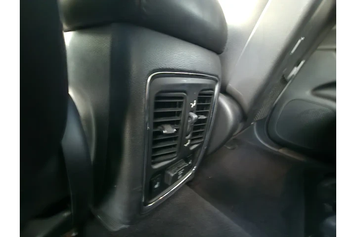 $9495 : 2011 Grand Cherokee Overland image 9