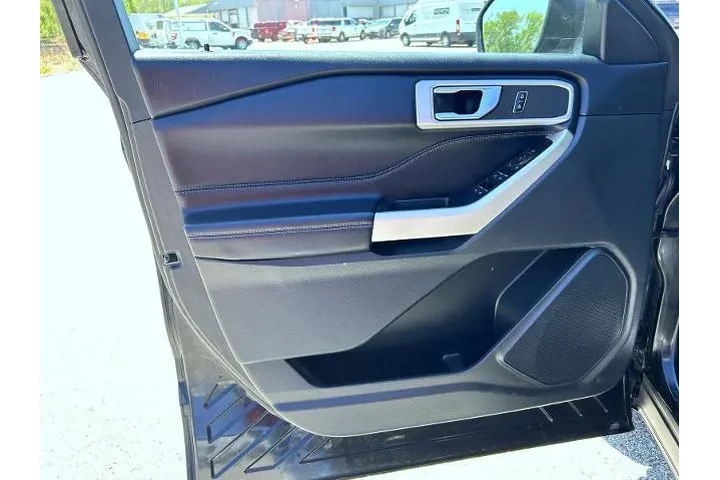 $25495 : Ford Explorer 2021 AWD XLT 4 image 9