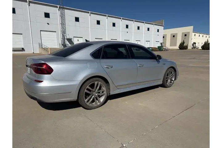 $10843 : Volkswagen Passat 2017 1.8T image 5