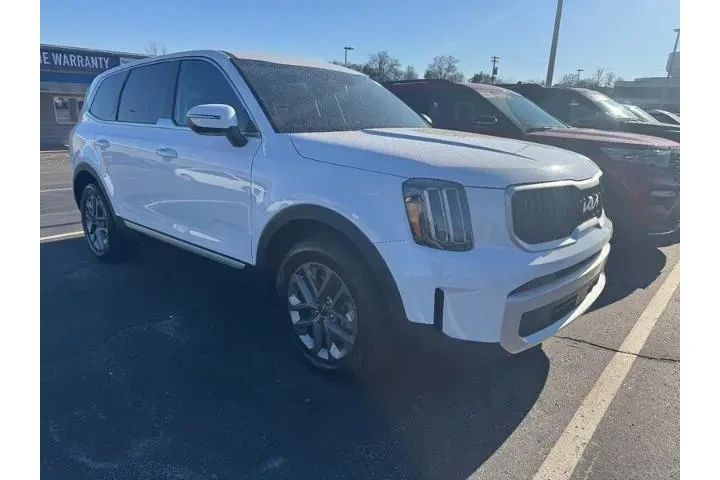 $32995 : Kia Telluride 2025 LX 4dr SU image 2