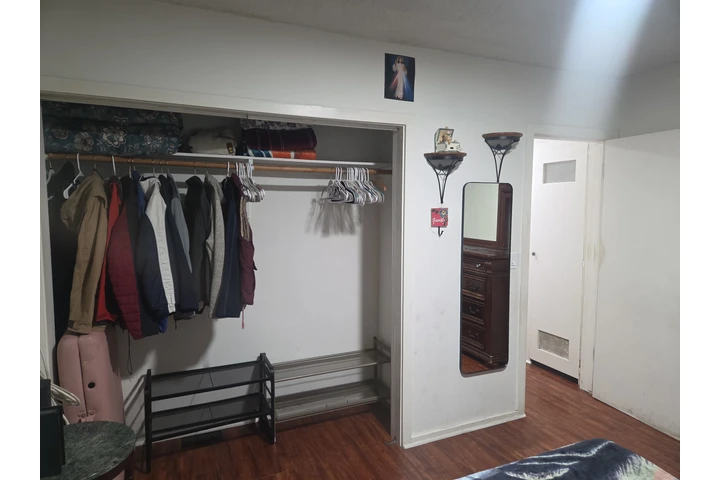 $1000 : Rento Recamara Amueblada image 1