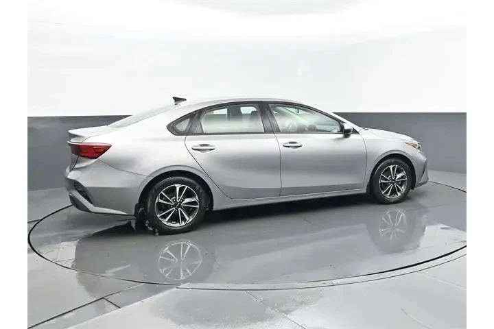 $17585 : Kia Forte 2024 LXS 4dr Sedan image 4