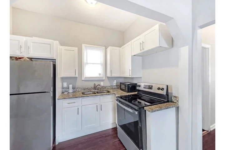 $1600 : 4 Bedrooms House in Atlanta GA image 5