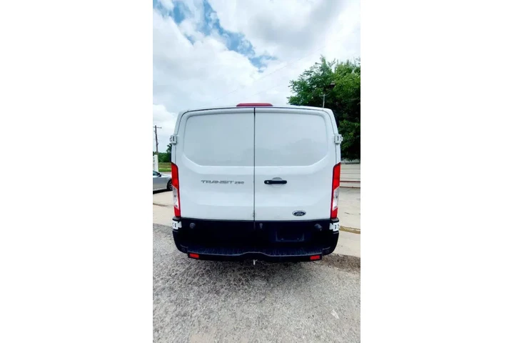 $14990 : 2019 Transit 250 image 3