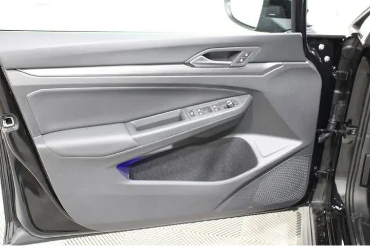 $35982 : Volkswagen Golf GTI 2025 SE image 7