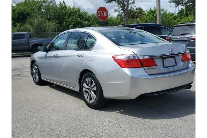 $9990 : Honda Accord 2015 LX 4dr Sed image 4