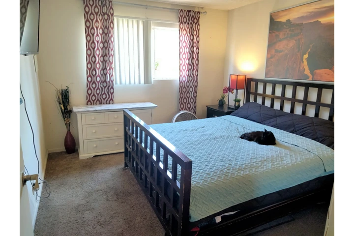 $950 : $rento cuarto grande anaheim image 4