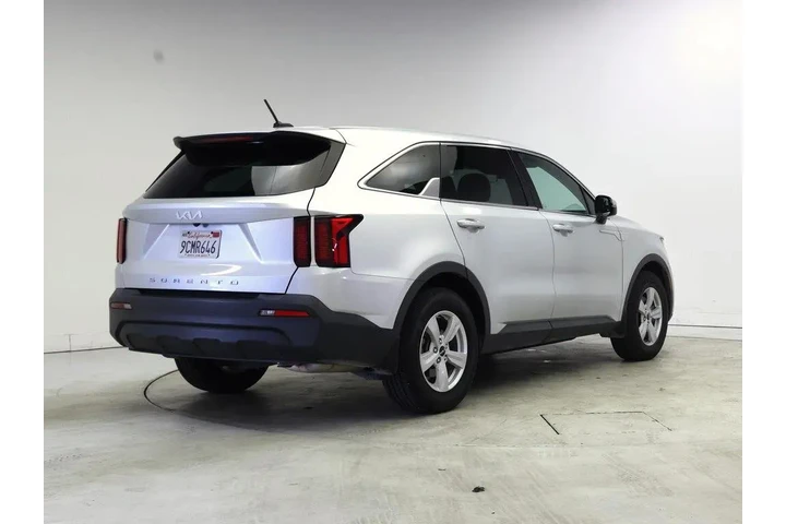 $22998 : Kia Sorento 2022 LX 4dr SUV image 8