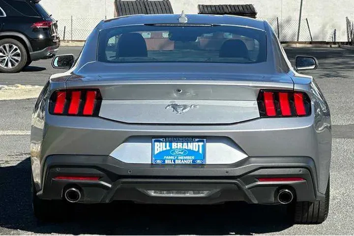 $24360 : Ford Mustang 2024 EcoBoost 2 image 7