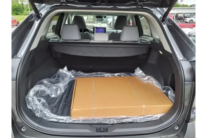 $38239 : Toyota RAV4 2024 AWD XLE Pre image 9