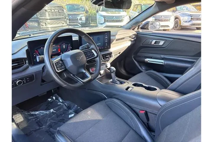 $26898 : Ford Mustang 2024 EcoBoost 2 image 9