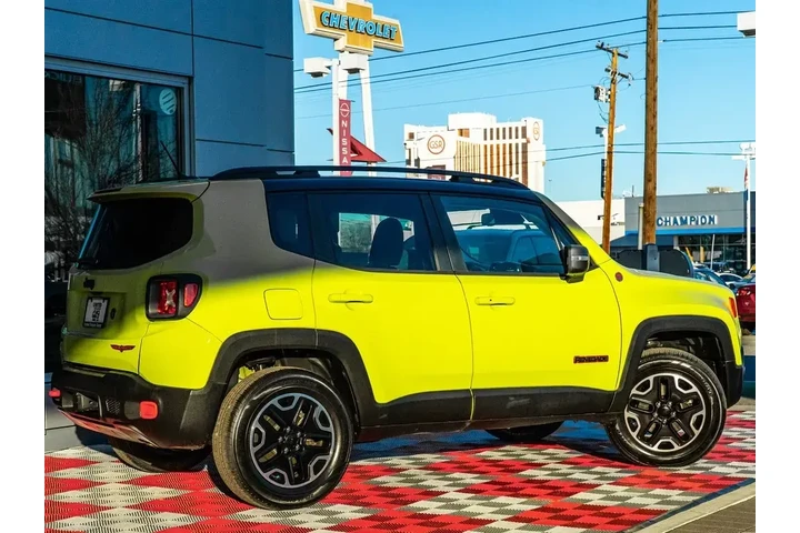 $12488 : Jeep Renegade 2017 4x4 Trail image 2