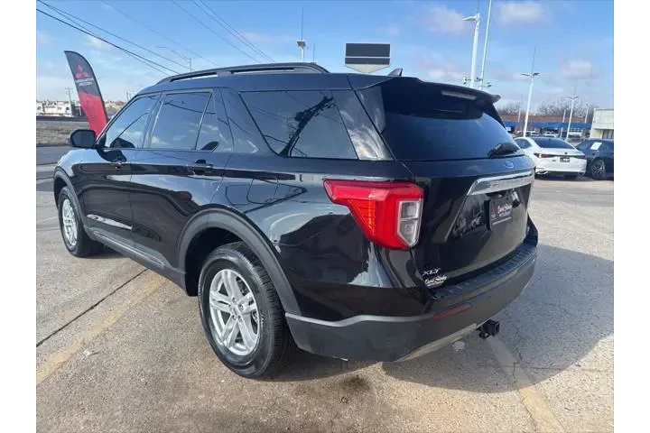 $27631 : Ford Explorer 2023 AWD XLT 4 image 9