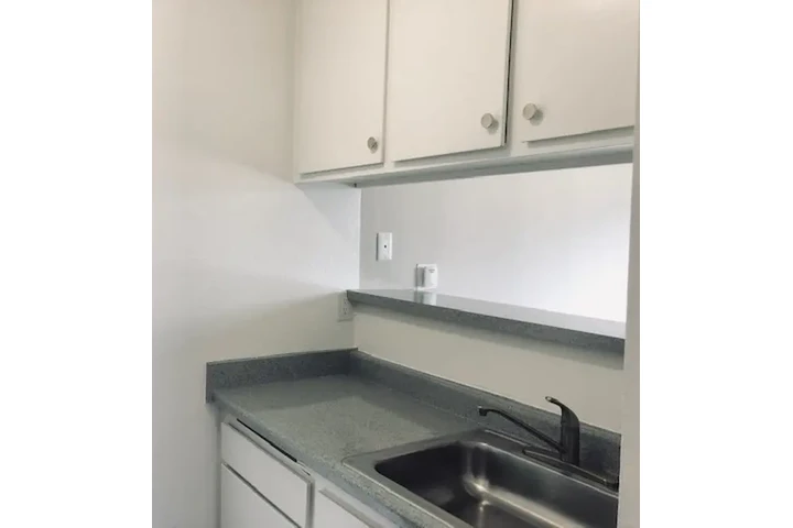 $2699 : HUGE 2BD - WESTERLY SHORES image 5