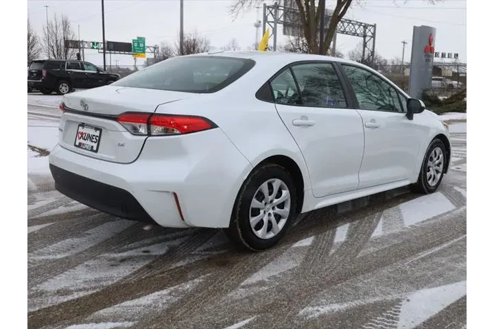 $20077 : Toyota Corolla 2024 LE 4dr S image 8