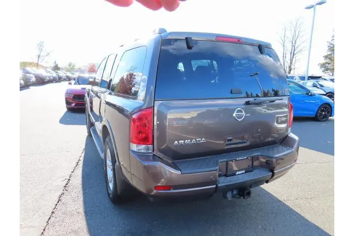 $10000 : Nissan Armada 2014 4x4 SV 4d image 6