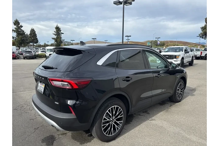 $27950 : Ford Escape Plug-In Hybrid 2 image 4