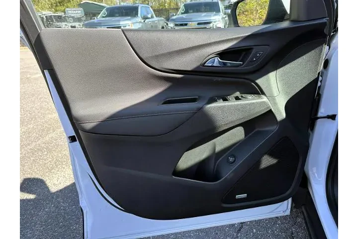$23999 : Chevrolet Equinox 2023 4x4 R image 8