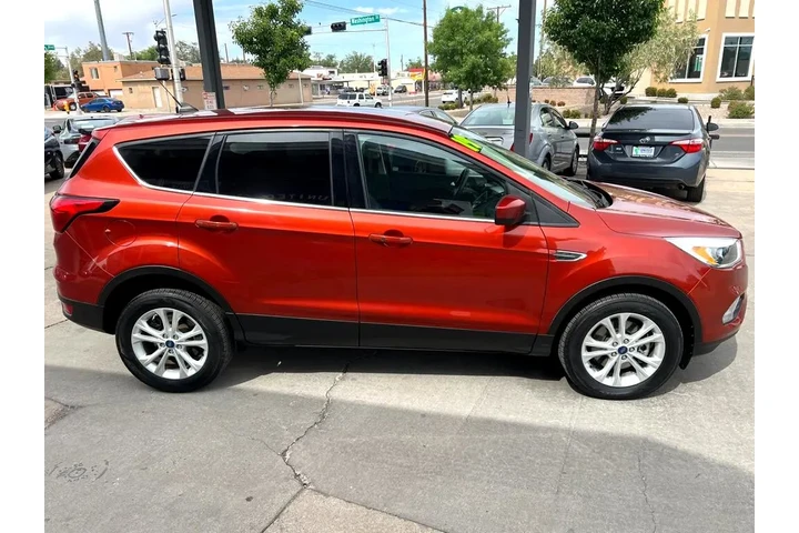 2019 Escape SE 4WD image 4