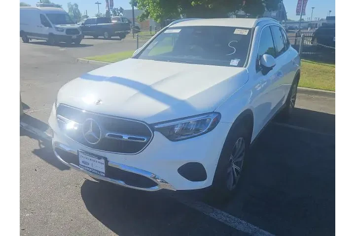 $31500 : Mercedes-Benz GLC 2024 GLC 3 image 1