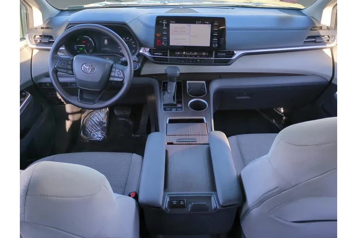 $38484 : Toyota Sienna 2024 LE 8-Pass image 10