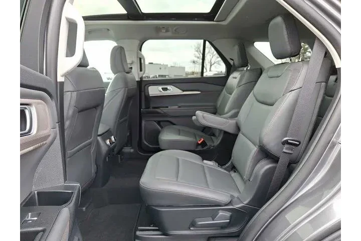$39900 : Ford Explorer 2025 AWD Activ image 10