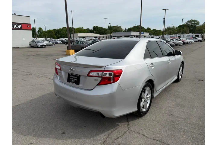 2014 Camry SE image 2
