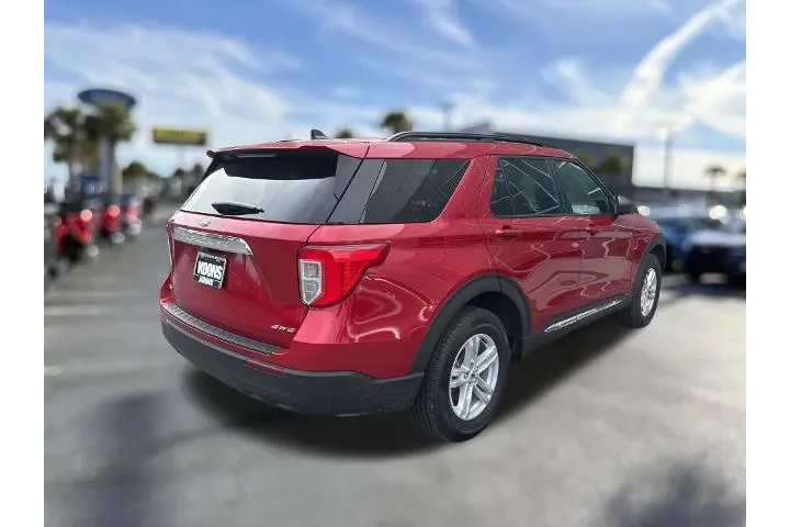 $33114 : Ford Explorer 2023 AWD XLT 4 image 4