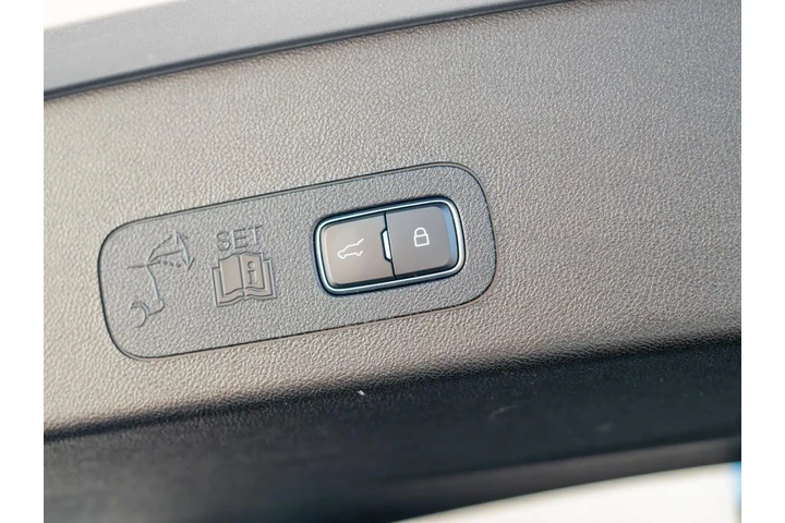 $61995 : 2024 Aviator Reserve image 9