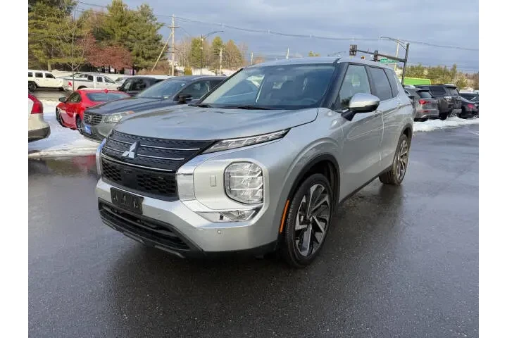 $27999 : 2024 Outlander image 2