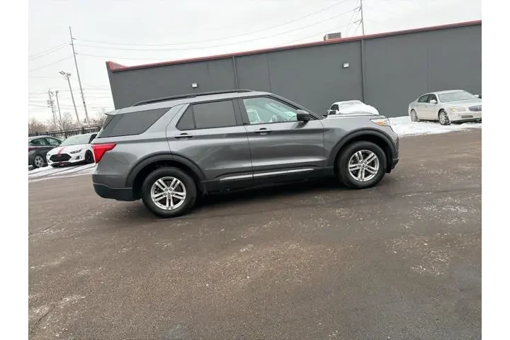 $29980 : Ford Explorer 2021 AWD XLT 4 image 4