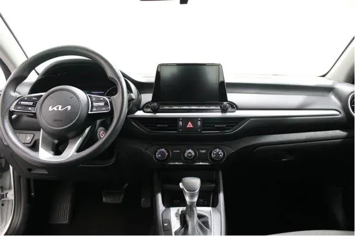 $19988 : Kia Forte 2024 LXS 4dr Sedan image 2