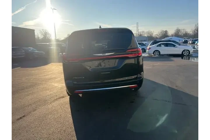 $39980 : Chrysler Pacifica 2026 Selec image 9
