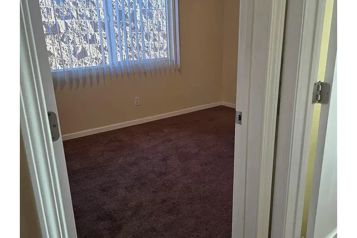 $900 : Freshly painted two bedroom image 9