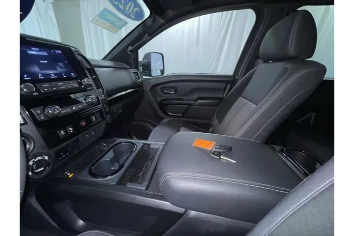 $39995 : Nissan Titan 2023 4x4 SV 4dr image 10