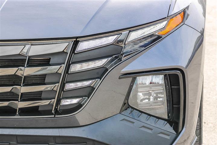 $24588 : Pre-Owned 2022 Hyundai Tucson image 7