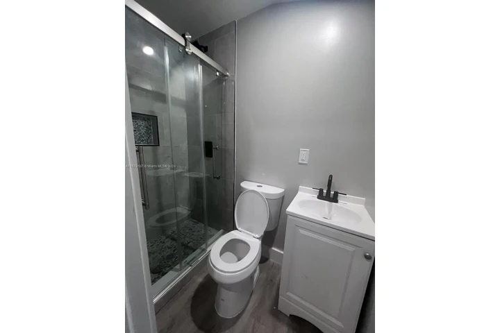 $1300 : Alquiler Residencial Miami image 5