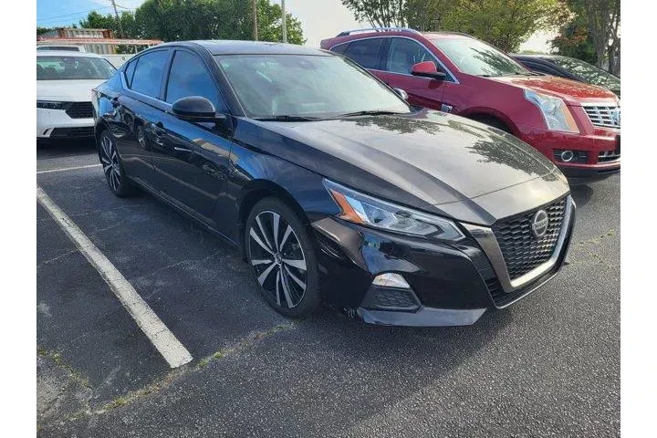 $17481 : Nissan Altima 2020 2.5 SR 4d image 3