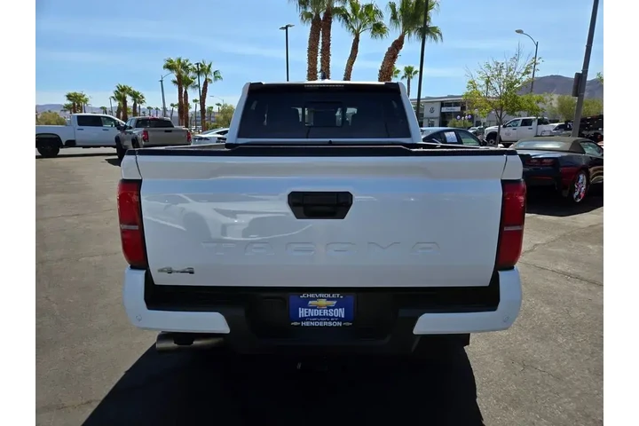 $35413 : Toyota Tacoma 2024 4x4 SR5 4 image 5
