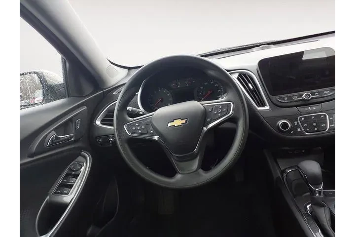 $22488 : Chevrolet Malibu 2024 LT 4dr image 9