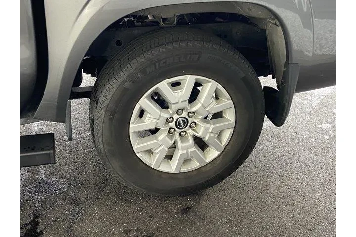 Nissan Frontier 2022 4x4 SV image 10