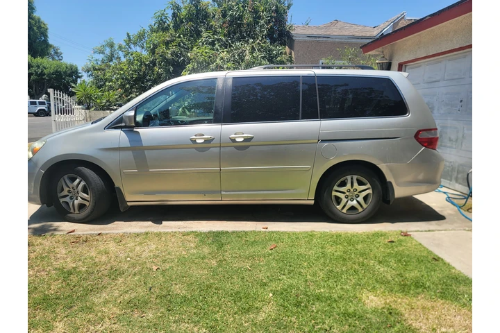 $1500 : Honda Odyssey EX Minivan image 2