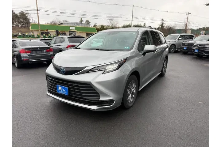 $27999 : 2023 Sienna LE 8-Passenger image 2