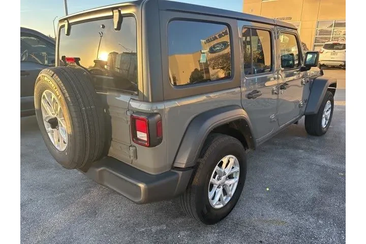 $30978 : Jeep Wrangler 2023 4x4 Sport image 3