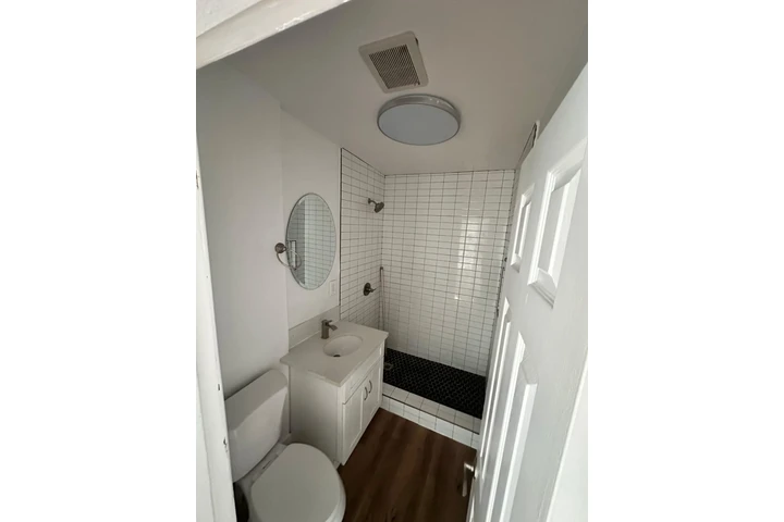 $4500 : CASA 4 CUARTOS 3 BANOS !!! image 2