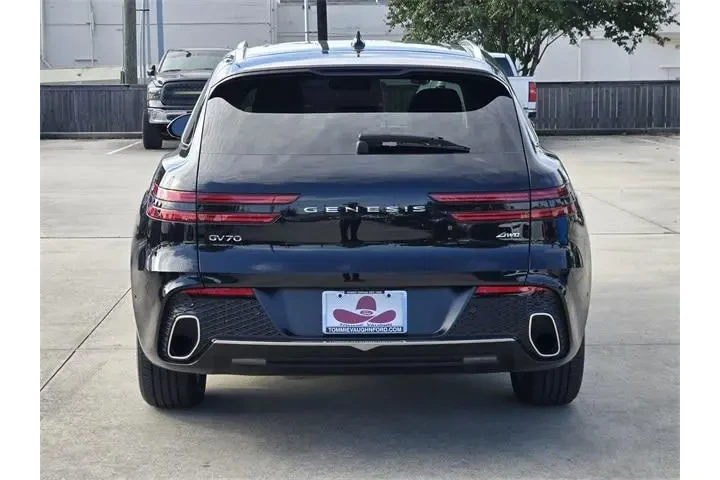 $38394 : Genesis GV70 2023 AWD 2.5T S image 6