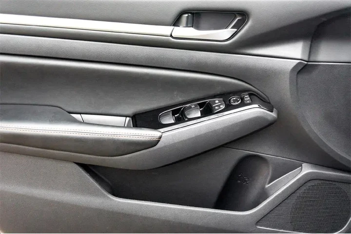 $28999 : Nissan Altima 2025 AWD 2.5 S image 10